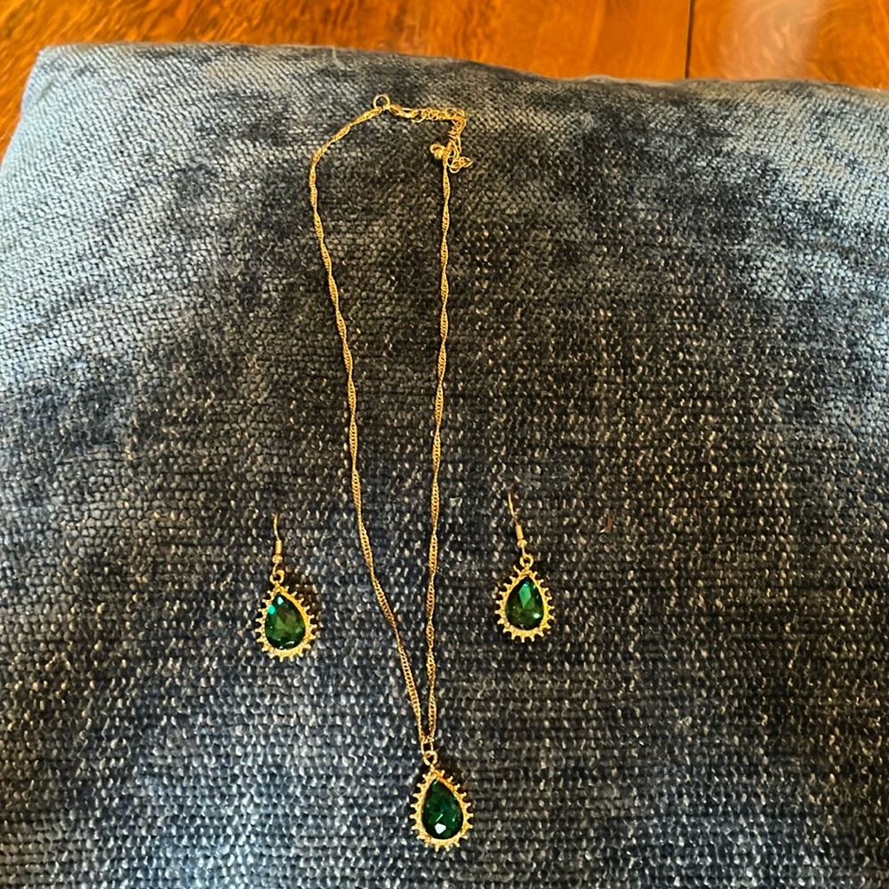 Necklace and earring set
